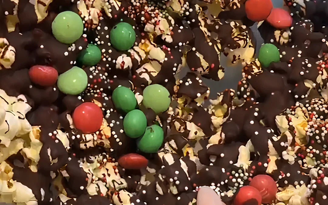 CHOCOLATE POPCORN - THE PERFECT FESTIVE SNACK