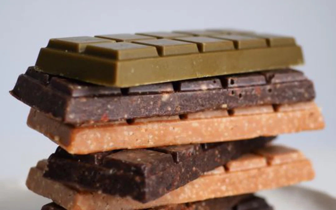 WHAT ARE RAW CHOCOLATES? THE LATEST SNACK TREND, HERE TO STAY